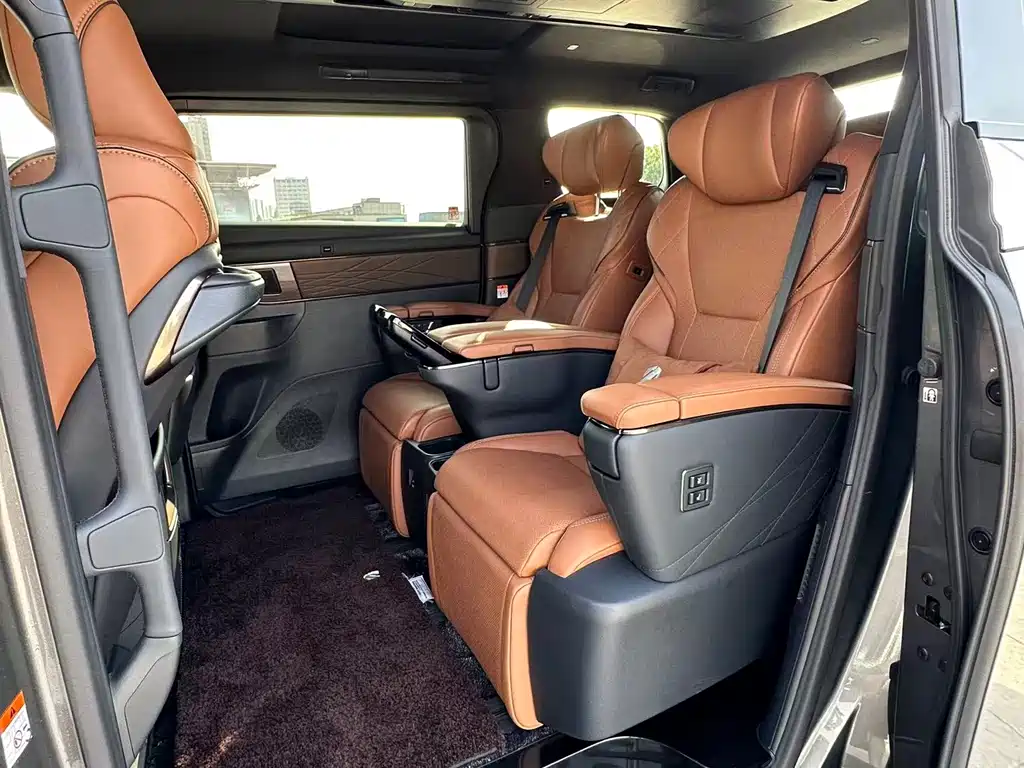 Toyota Alphard 2024 — фото 9