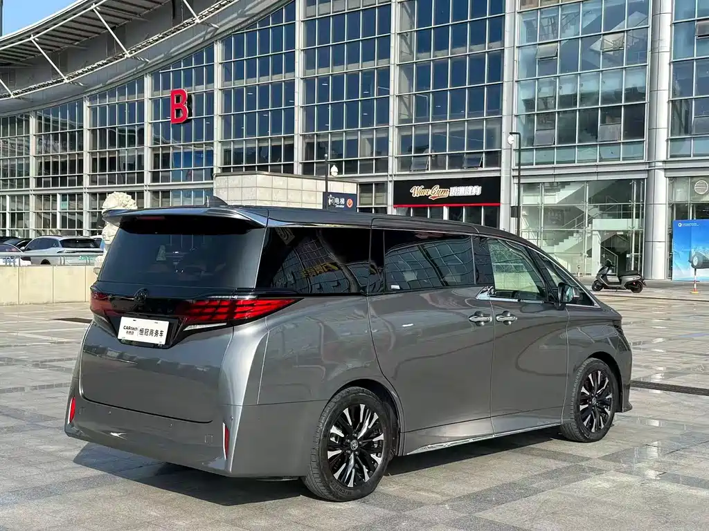 Toyota Alphard 2024 — фото 7