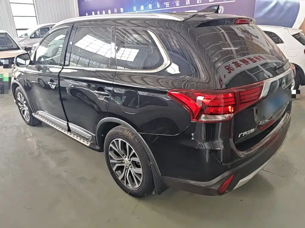 Mitsubishi Outlander 2017 — фото 23