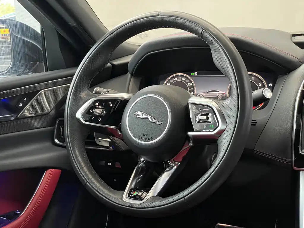 Jaguar XEL 2023 — фото 13