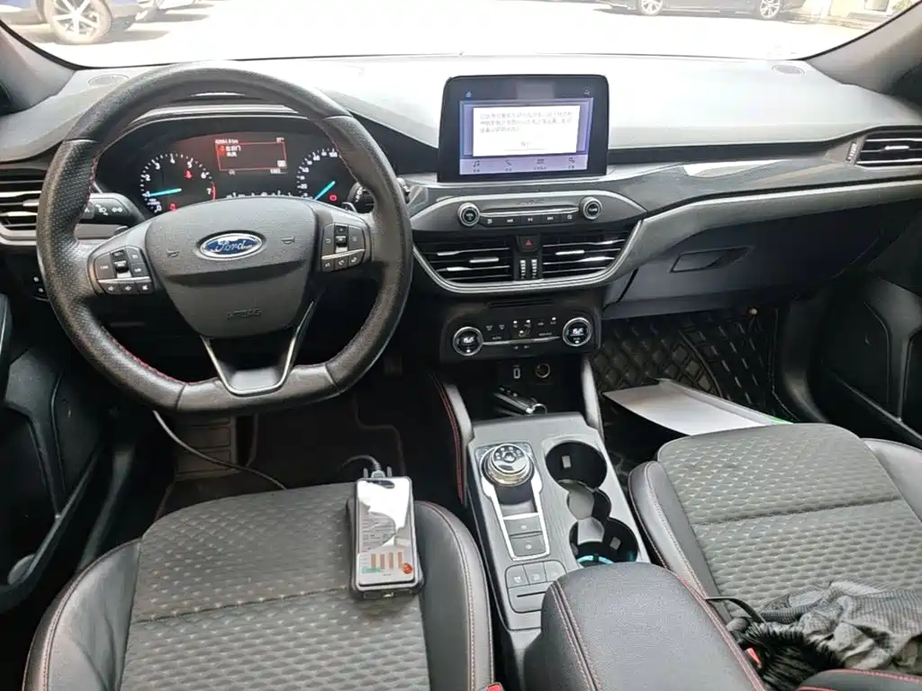 Ford Focus 2020 — фото 10