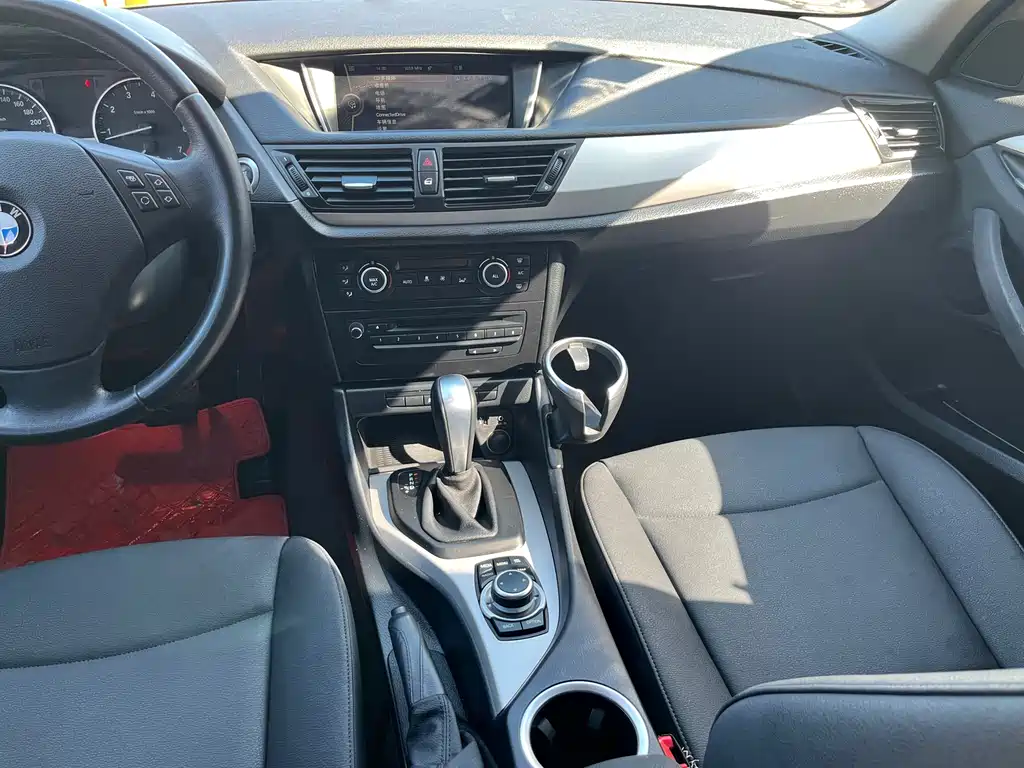 BMW X1 2013 — фото 18