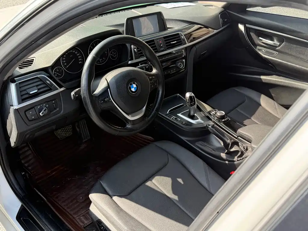 BMW 3 Series 2017 — фото 8
