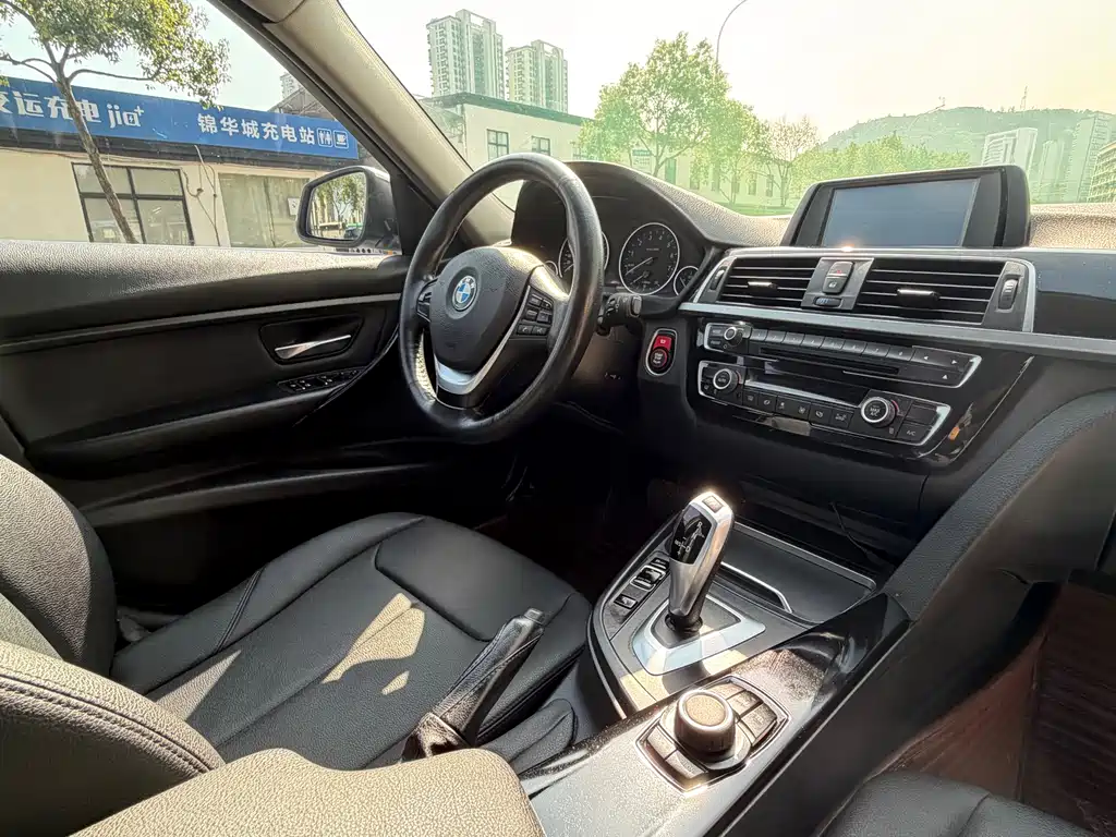BMW 3 Series 2017 — фото 12