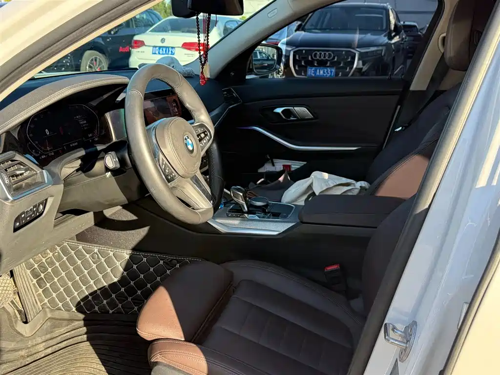 BMW 3 Series 2019 — фото 9