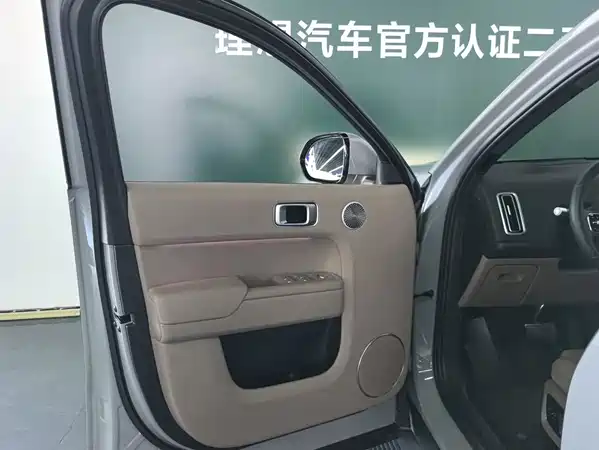 Li Auto L9 2025