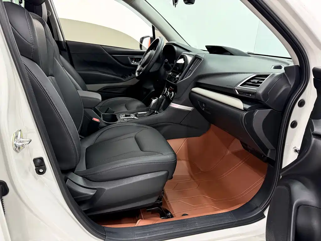 Subaru Forester 2023 — фото 15