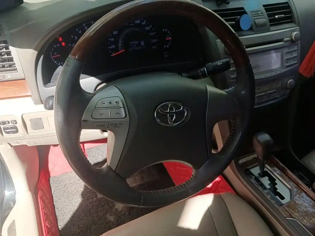 Toyota Camry 2014 — фото 3