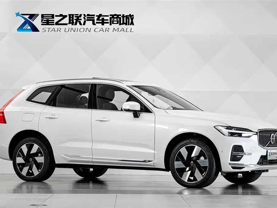 Volvo XC60 Plug-In Hybrid 2025 — фото 5