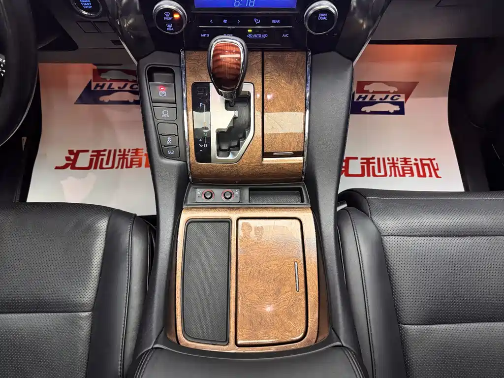 Toyota Alphard 2017 — фото 12