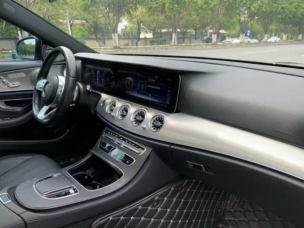 Mercedes-Benz E-Class 2020 — фото 28