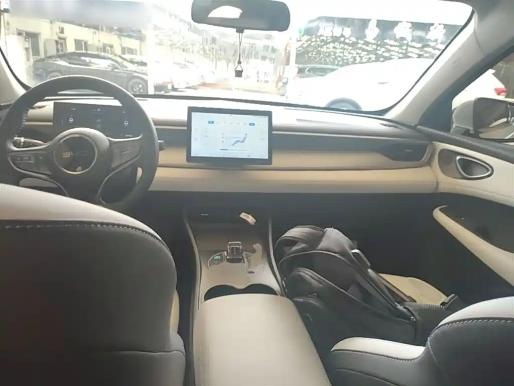 BYD Seal 05 DM-i 2025 — фото 10
