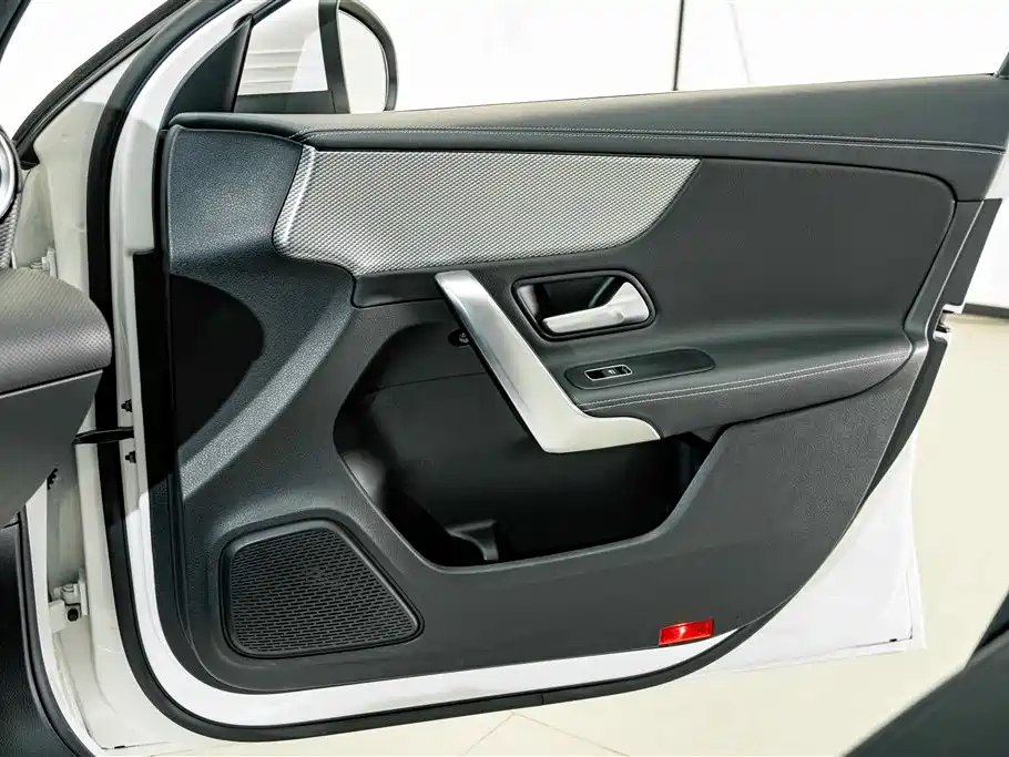 Mercedes-Benz A-Class 2024 — фото 15
