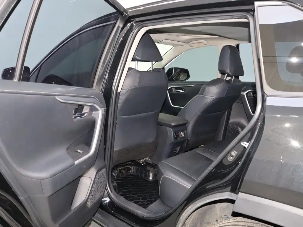 Toyota RAV4 2020 — фото 10