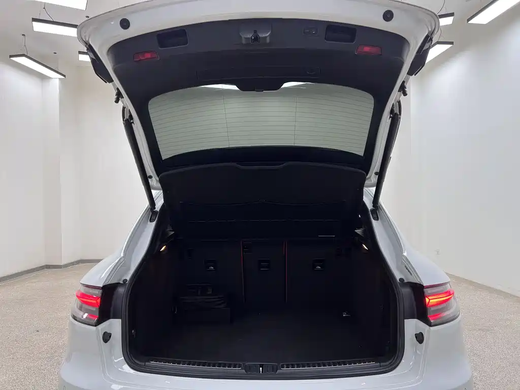 Porsche Macan 2020 — фото 36
