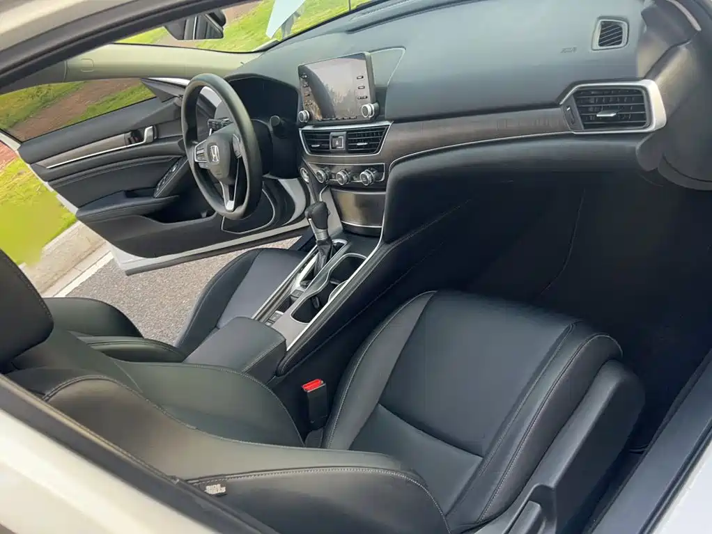 Honda Accord 2020 — фото 16