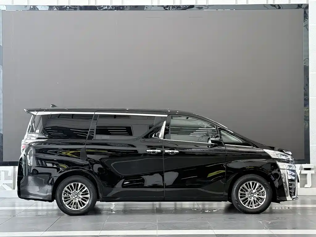 Toyota Vellfire 2022 — фото 3