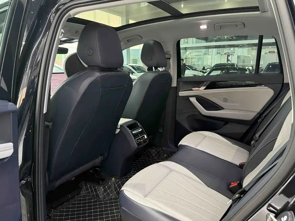 Volkswagen Tiguan L 2025 — фото 12