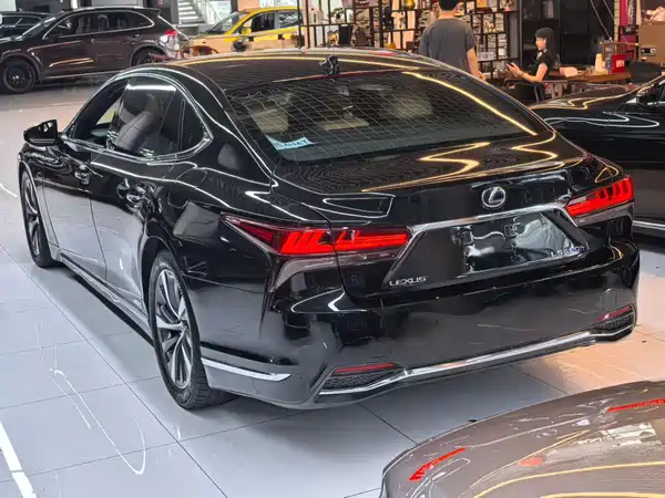 Lexus LS 2021