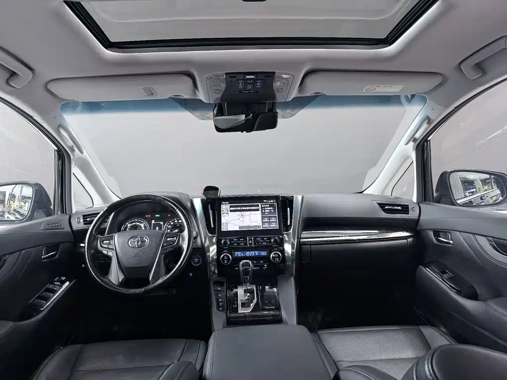 Toyota Vellfire 2022 — фото 12