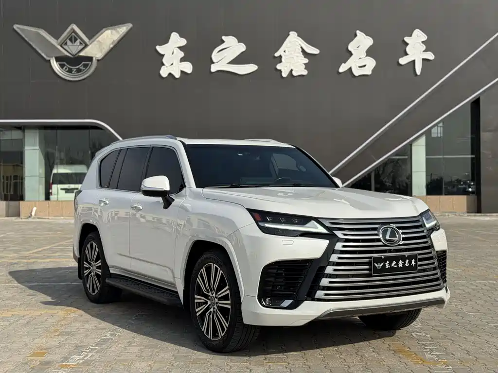Lexus LX 2023 — фото 1