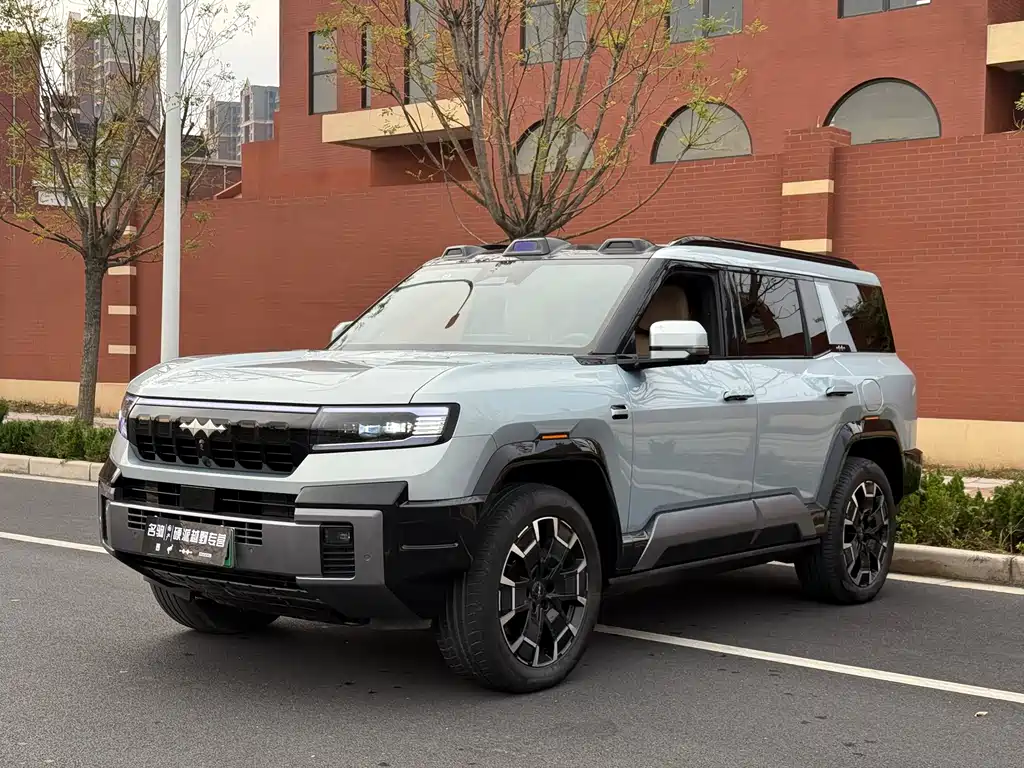 Fang Cheng Bao Leopard 8 2025