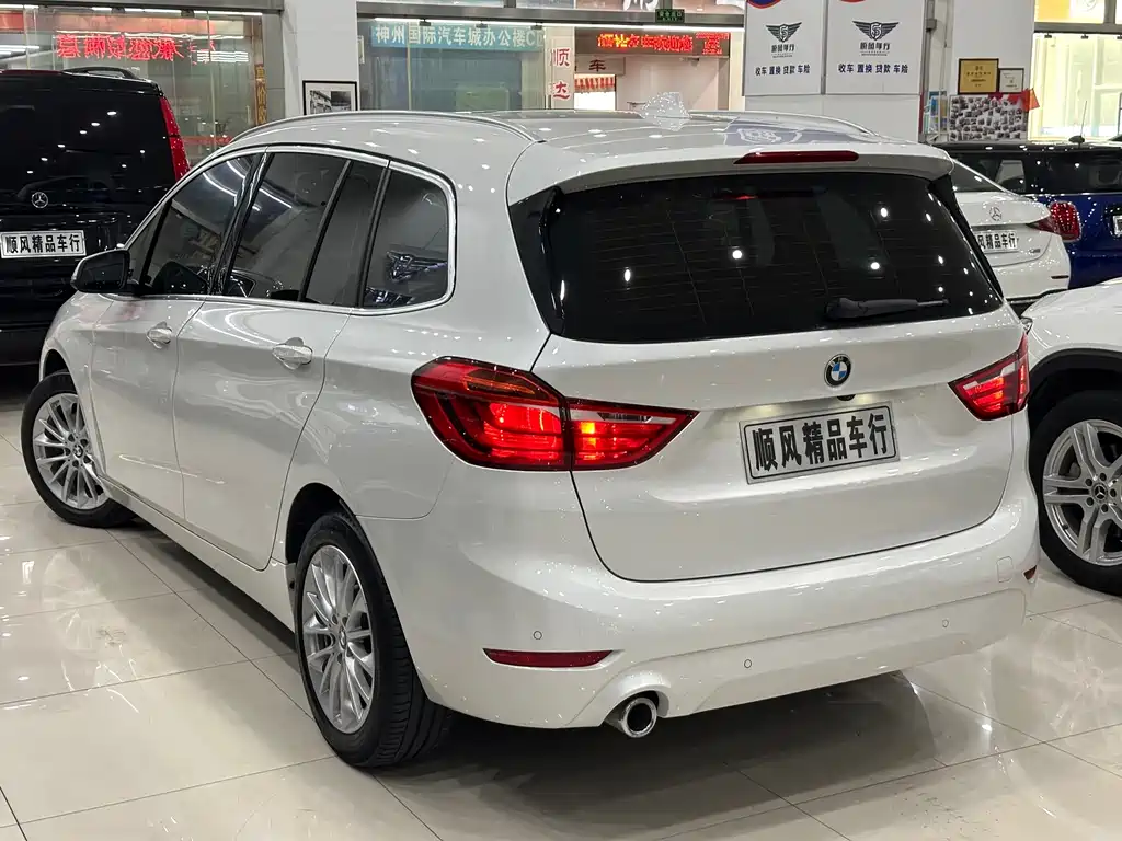 BMW 2 Series Wagon 2020 — фото 6