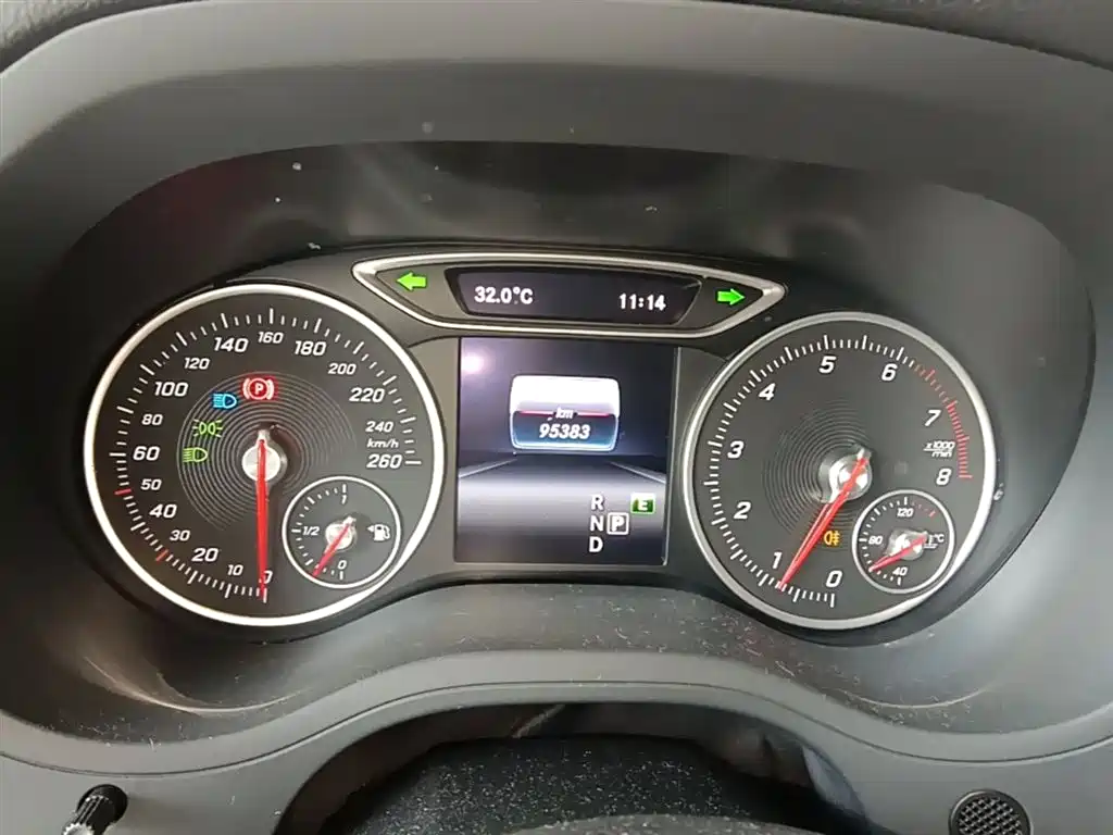 Mercedes-Benz B-Class 2017 — фото 12