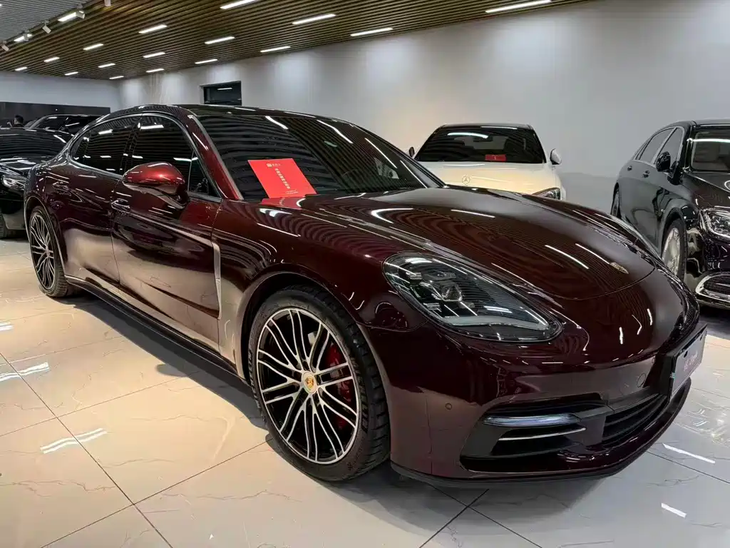 Porsche Panamera 2018 — фото 1