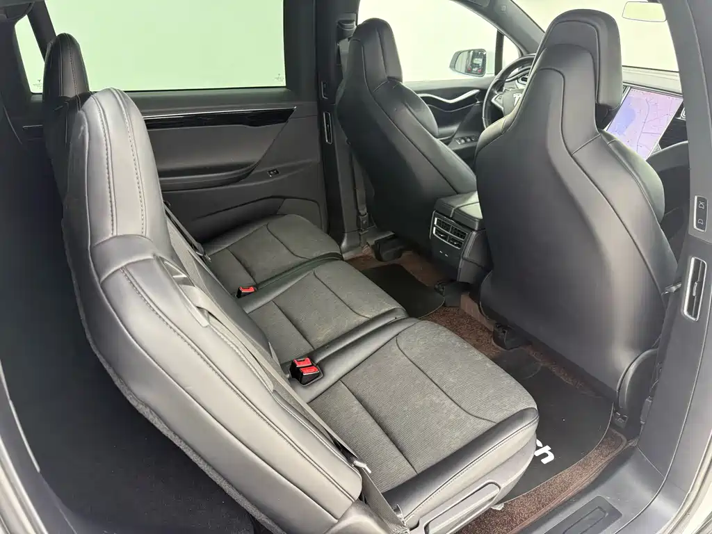 Tesla Model X 2018 — фото 15