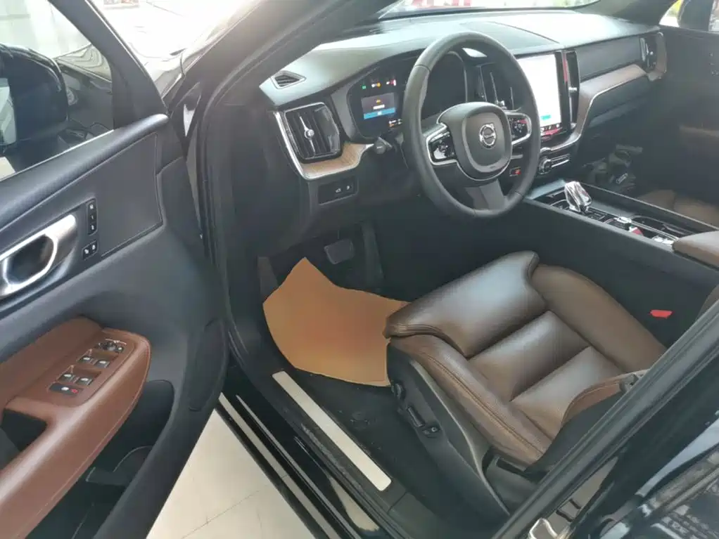 Volvo XC60 PHEV 2023 — фото 12