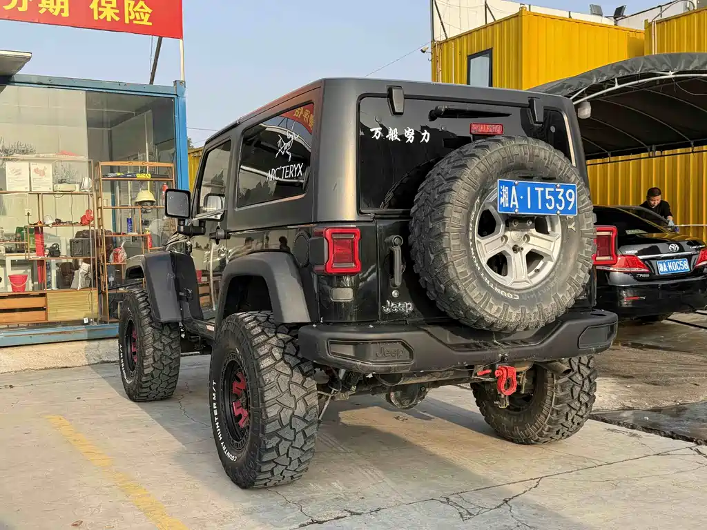 Jeep Wrangler 2012 — фото 6