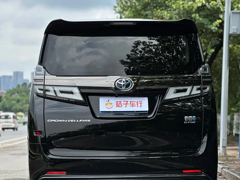 Toyota Vellfire 2023 — фото 8
