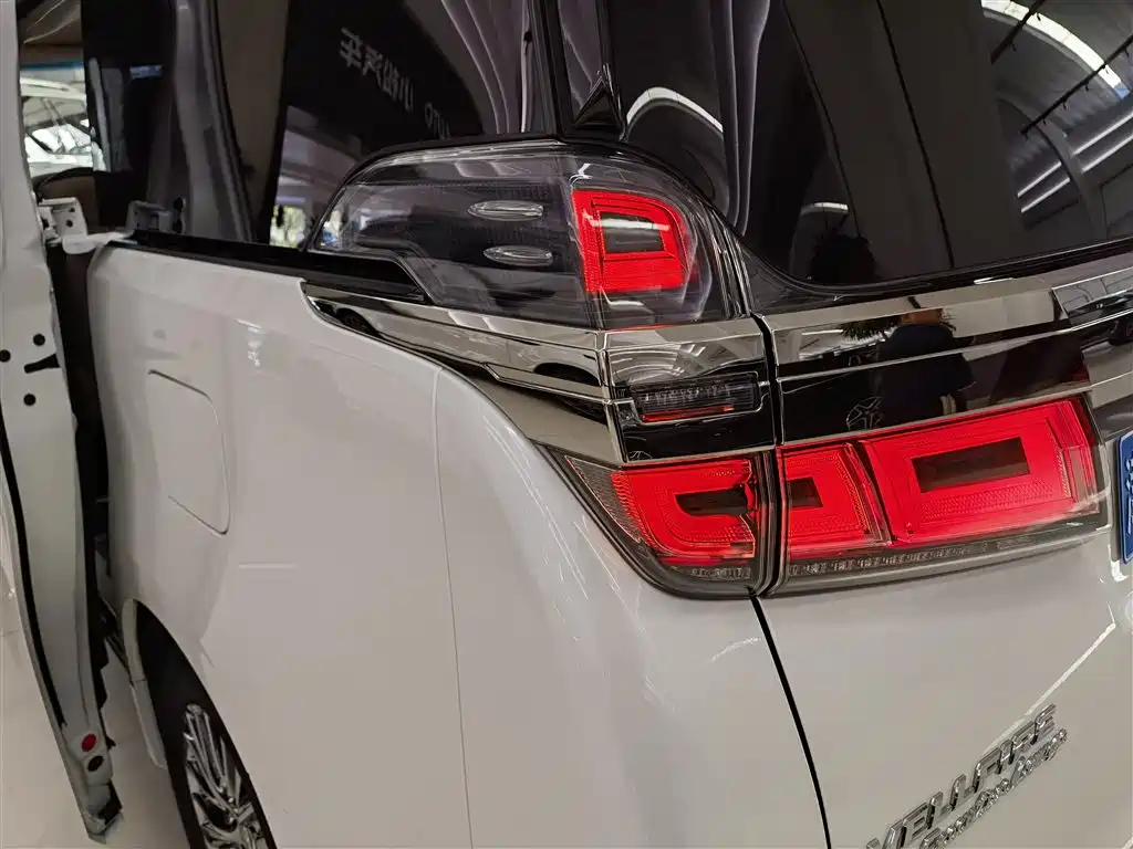 Toyota Vellfire 2021 — фото 3