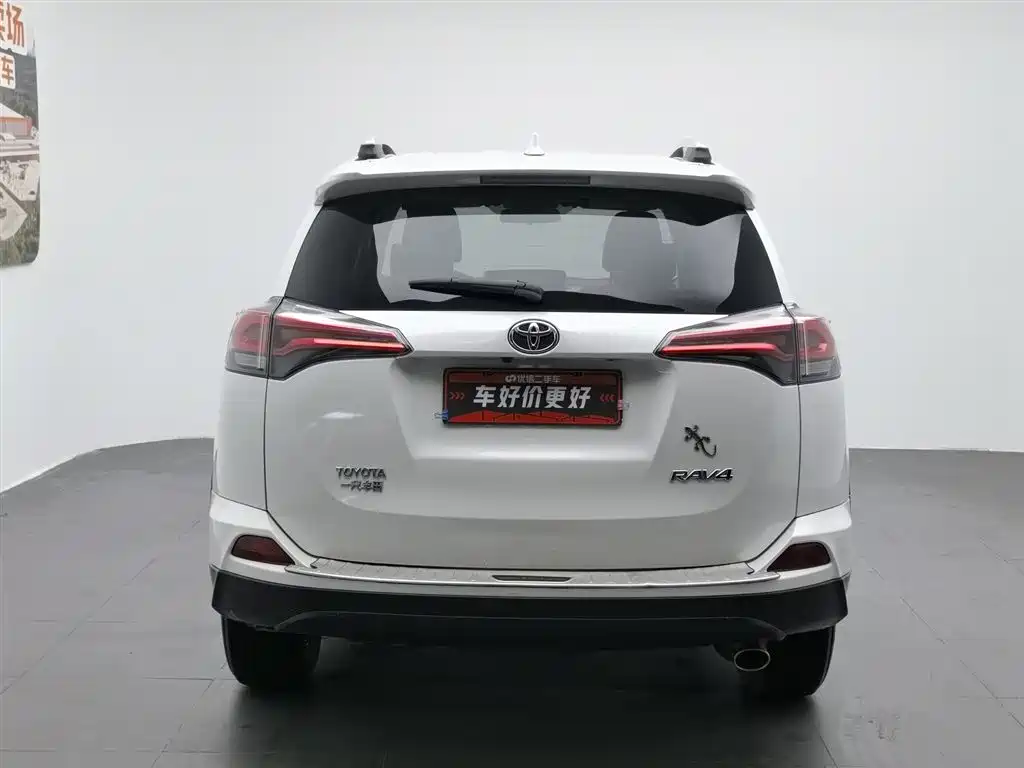 Toyota RAV4 2018 — фото 4