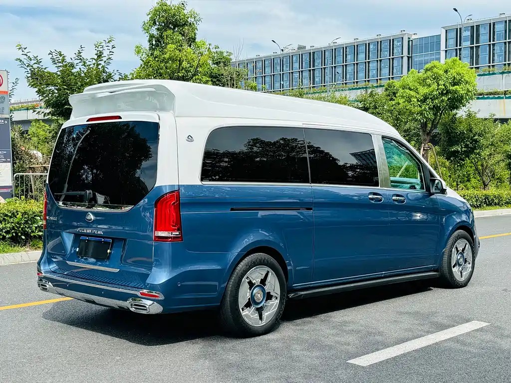 Mercedes-Benz V-Class 2023 — фото 14