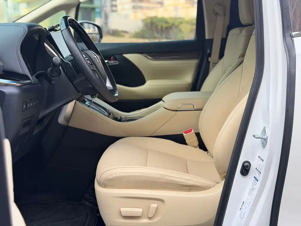 Toyota Alphard 2023 — фото 7