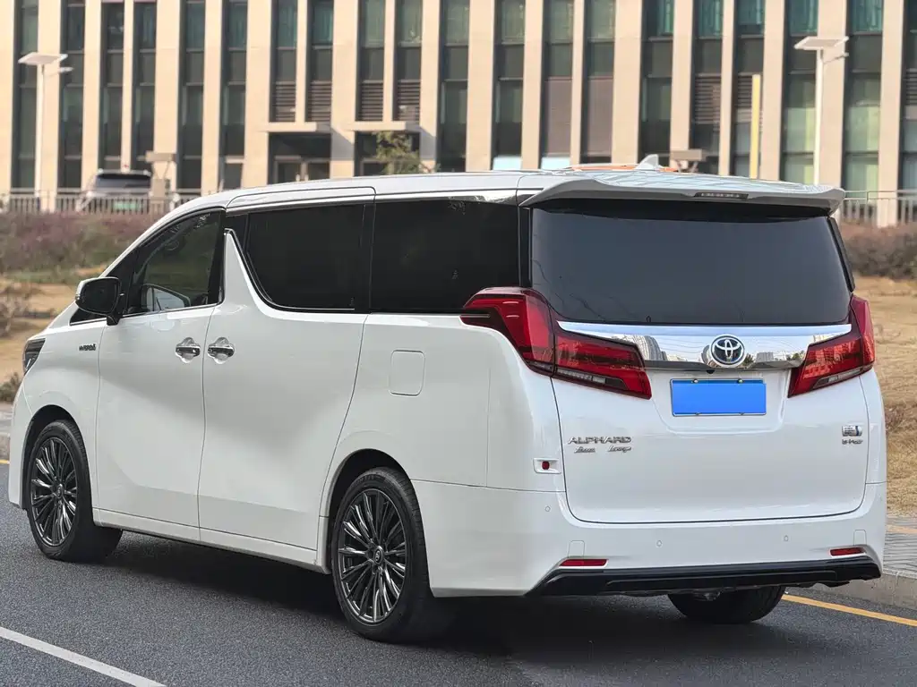 Toyota Alphard 2023 — фото 20