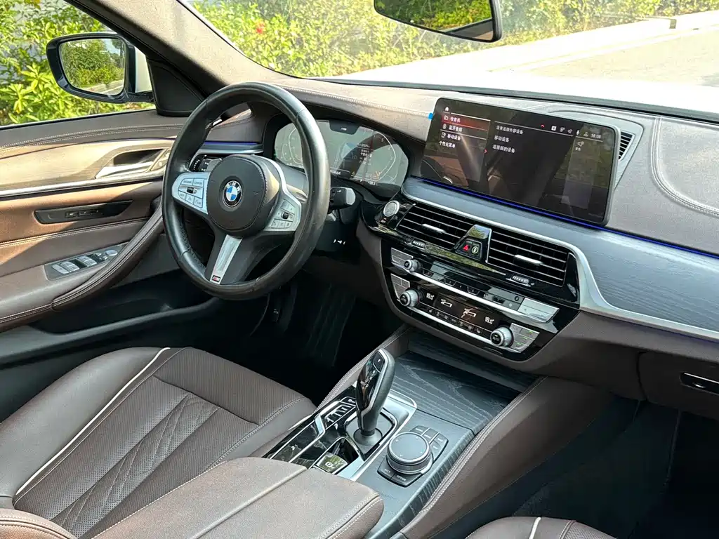 BMW 5 Series 2023 — фото 11
