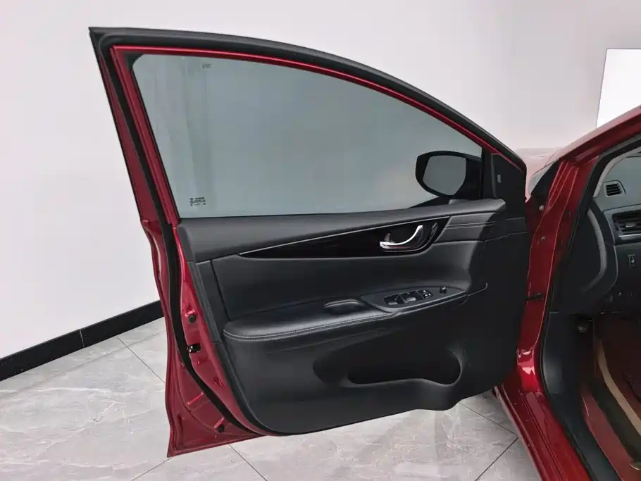 Nissan Tiida 2017