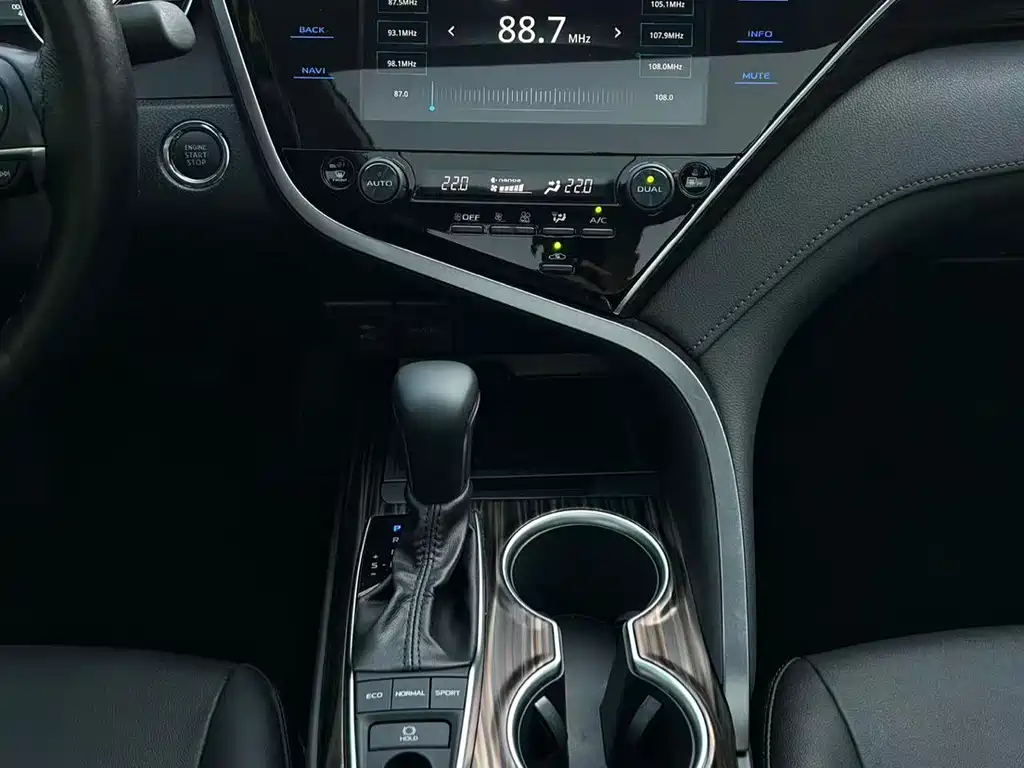 Toyota Camry 2020 — фото 14