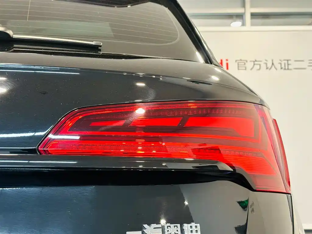 Audi Q5L 2023 — фото 14