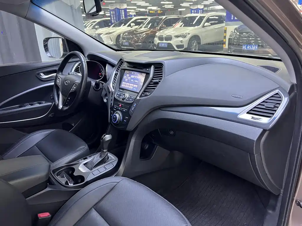 Hyundai Santa Fe 2015 — фото 15
