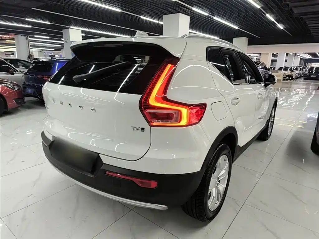 Volvo XC40 2021 — фото 7