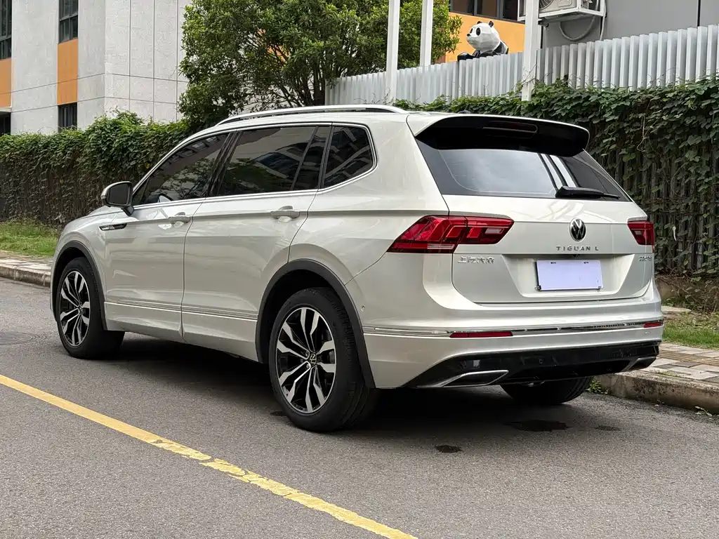 Volkswagen Tiguan L 2021 — фото 16