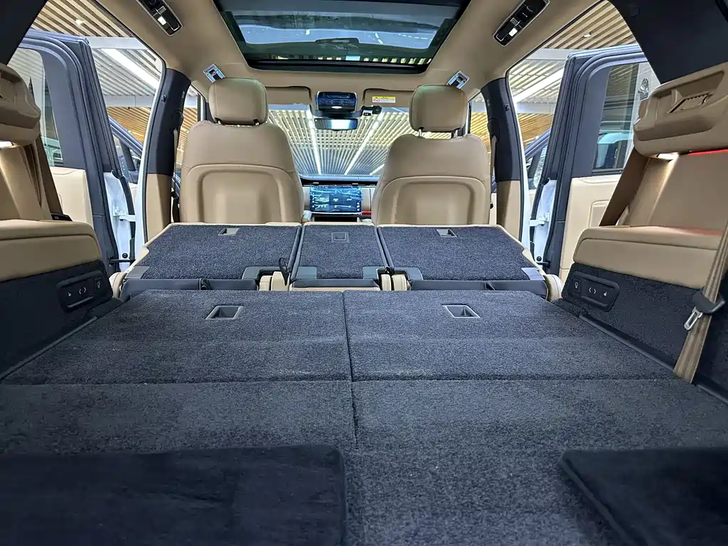 Land Rover Range Rover 2023 — фото 18