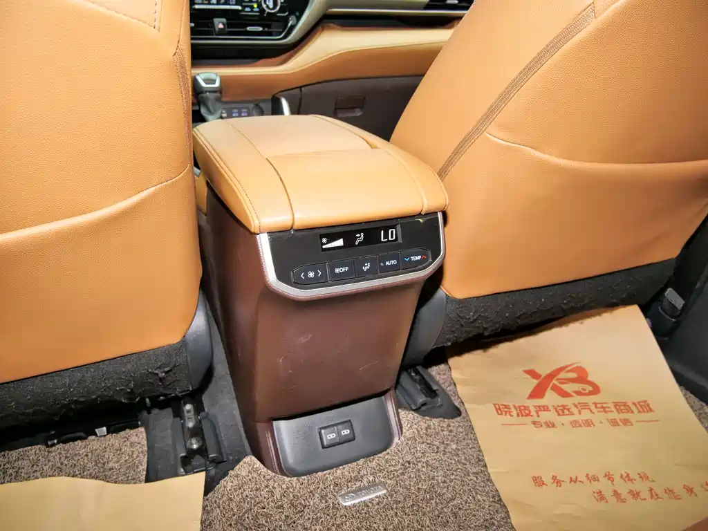 Toyota Highlander 2023 — фото 18