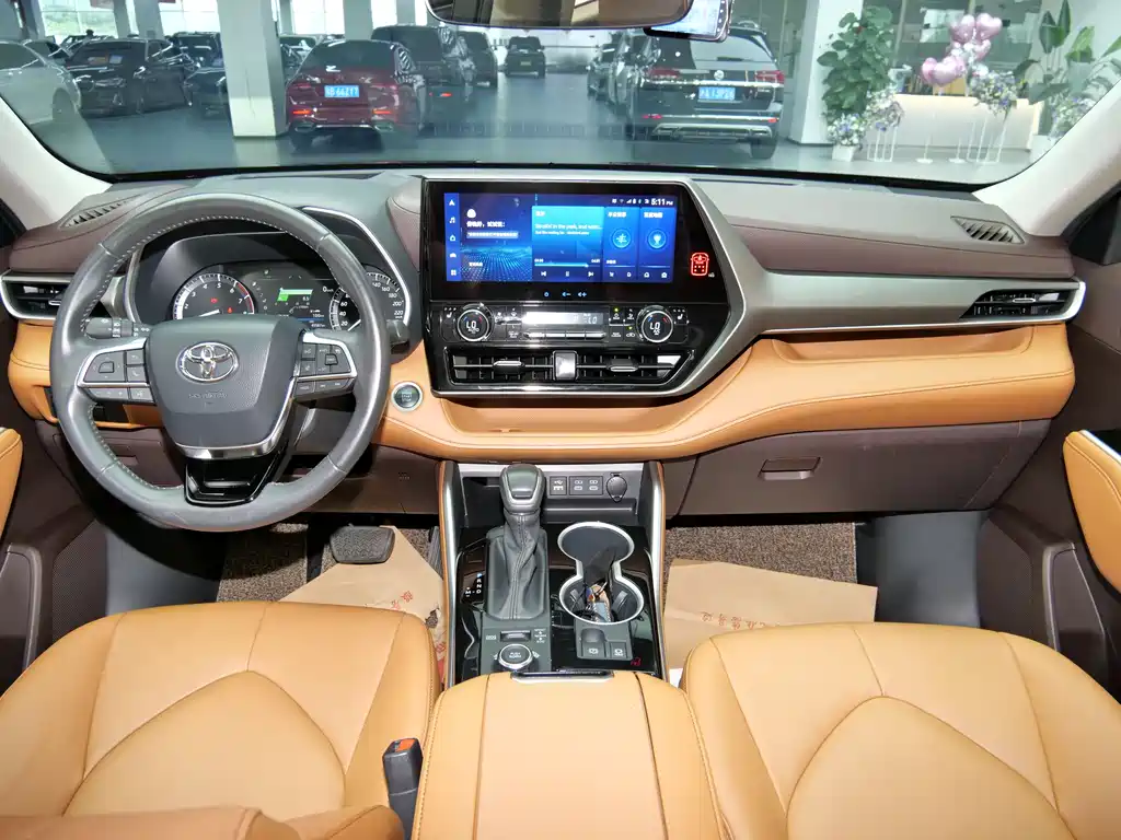 Toyota Highlander 2023 — фото 17