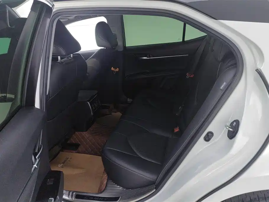 Toyota Camry 2022 — фото 11