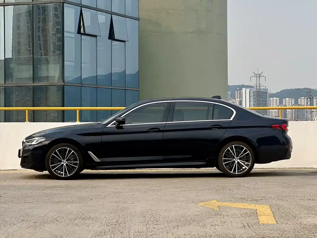BMW 5 Series 2021 — фото 14
